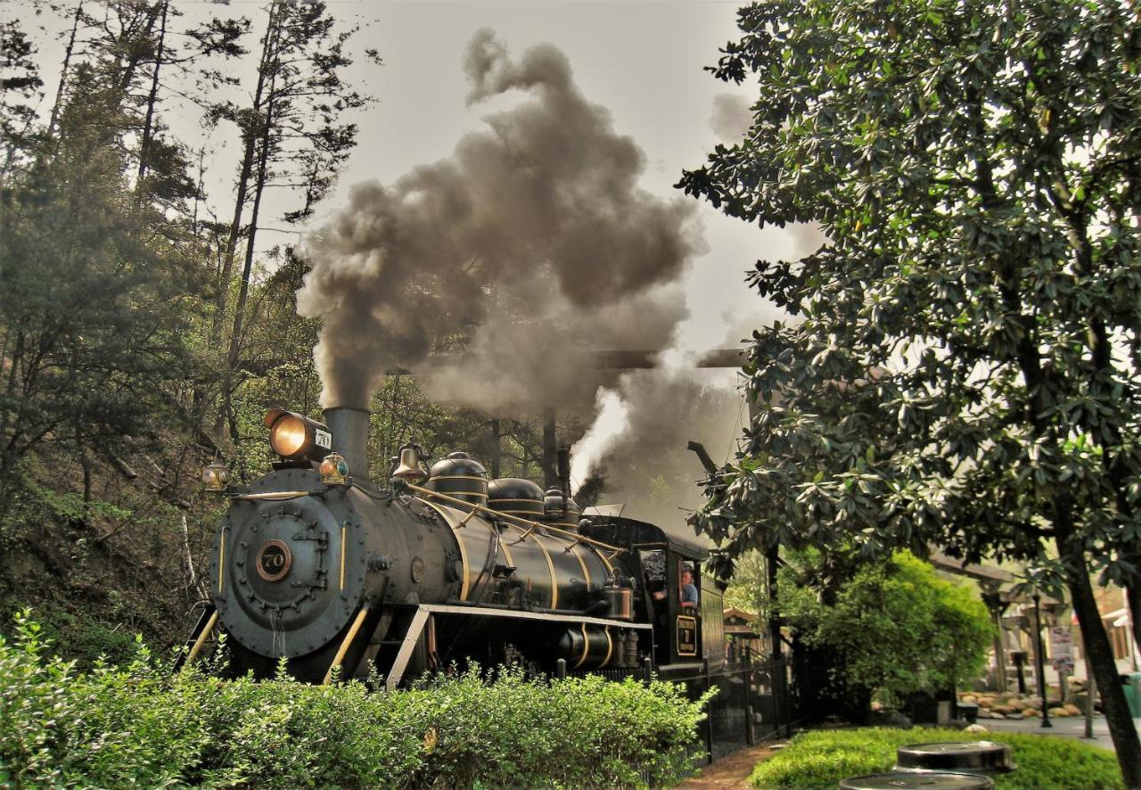 Hidden Creek, Pool Table, Hot Tub, 1089 Free Tickets Each Paid Day, Dollywood And More Gatlinburg Buitenkant foto