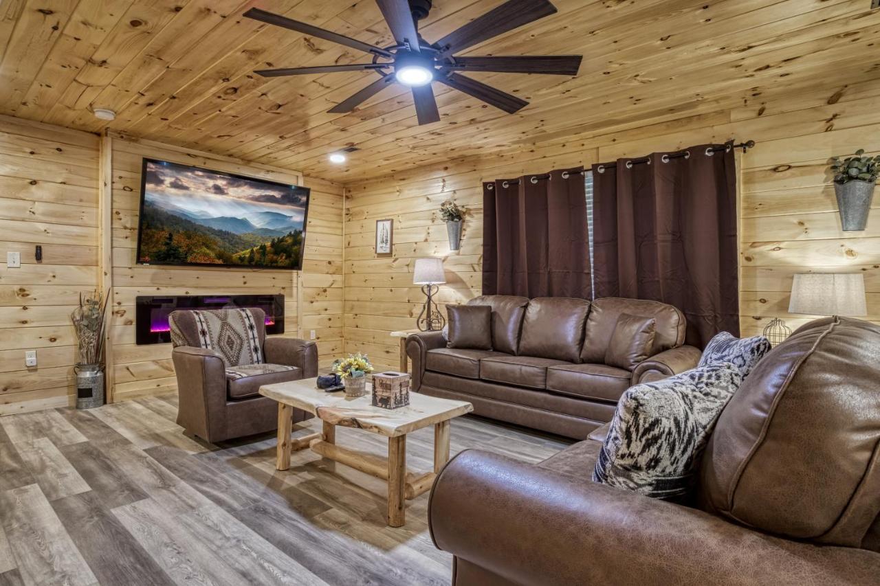Hidden Creek, Pool Table, Hot Tub, 1089 Free Tickets Each Paid Day, Dollywood And More Gatlinburg Buitenkant foto