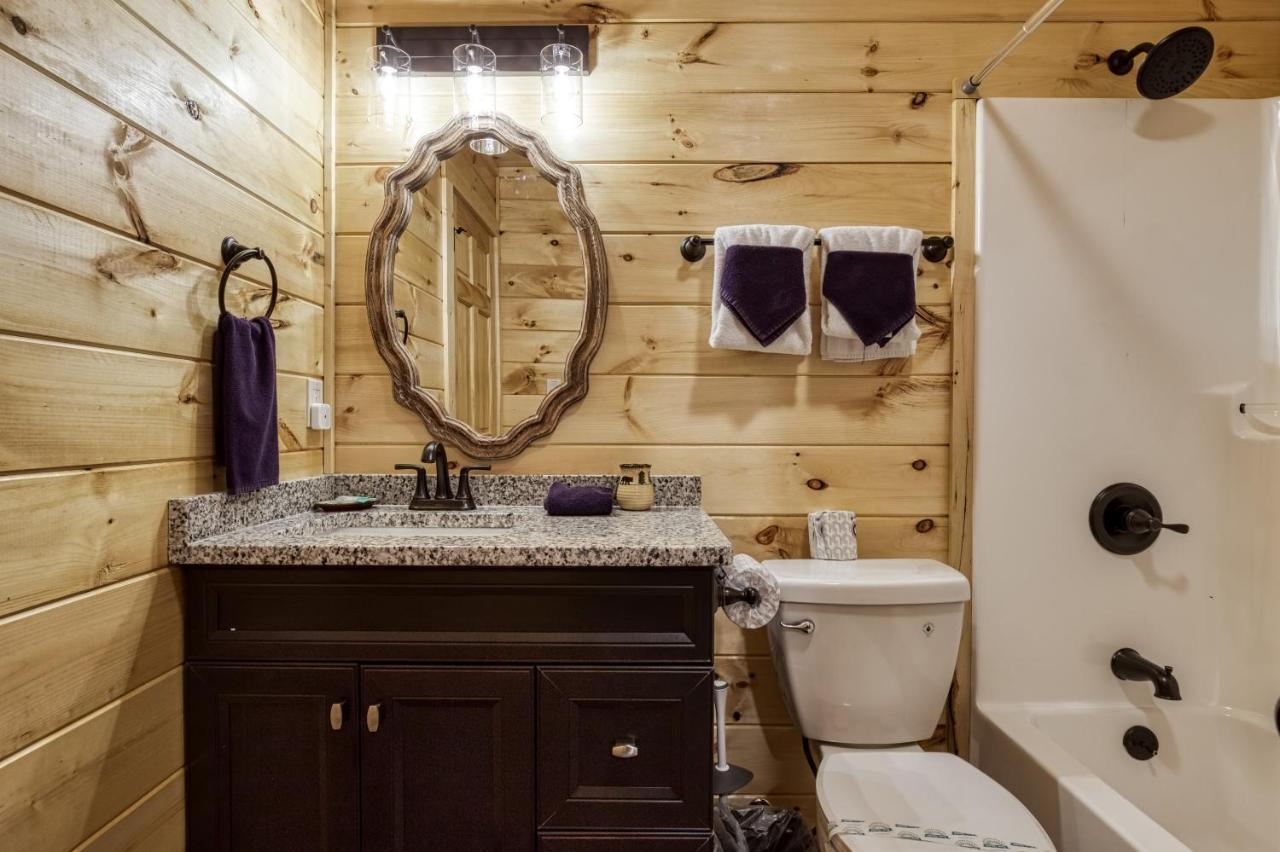 Hidden Creek, Pool Table, Hot Tub, 1089 Free Tickets Each Paid Day, Dollywood And More Gatlinburg Buitenkant foto