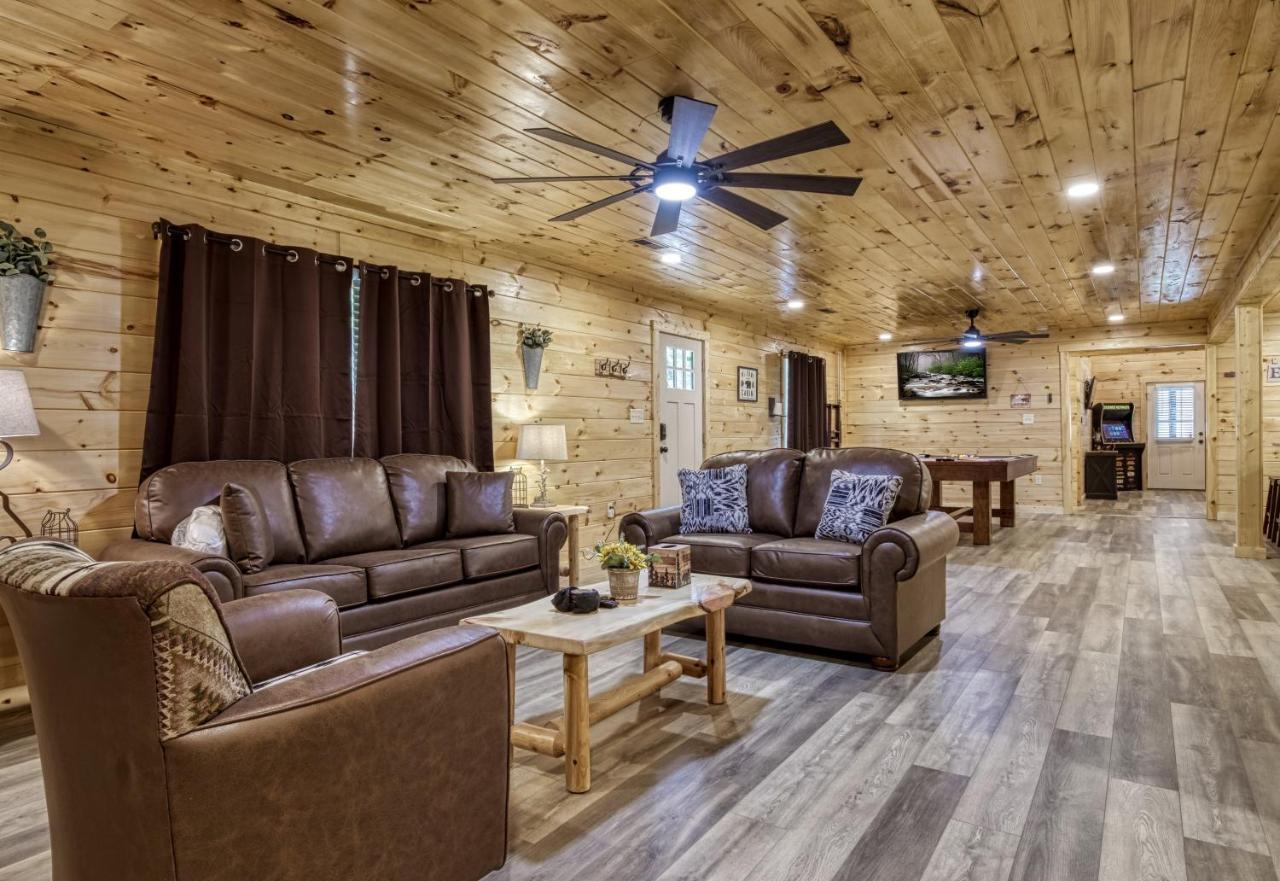 Hidden Creek, Pool Table, Hot Tub, 1089 Free Tickets Each Paid Day, Dollywood And More Gatlinburg Buitenkant foto