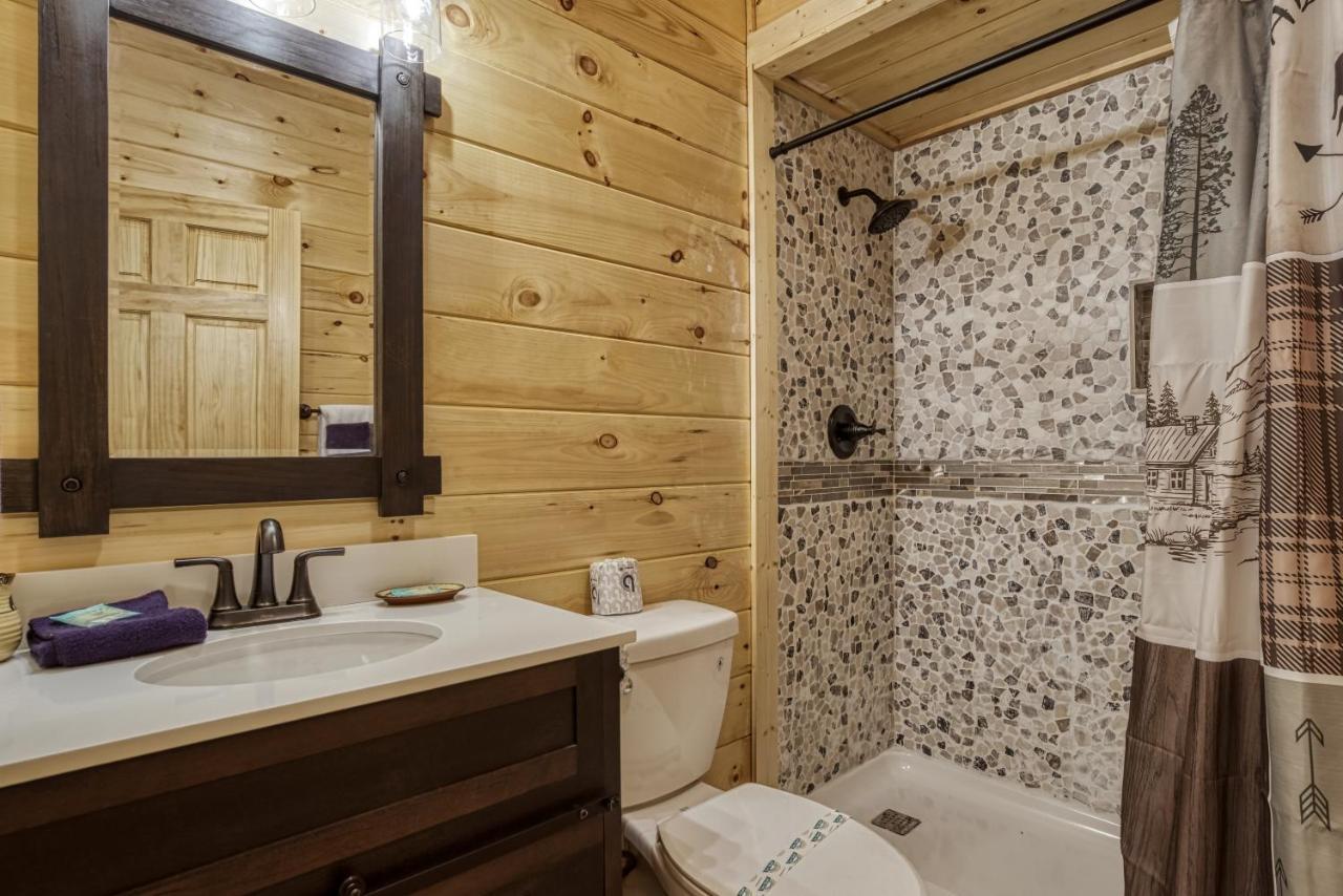 Hidden Creek, Pool Table, Hot Tub, 1089 Free Tickets Each Paid Day, Dollywood And More Gatlinburg Buitenkant foto