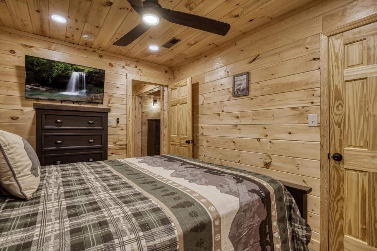 Hidden Creek, Pool Table, Hot Tub, 1089 Free Tickets Each Paid Day, Dollywood And More Gatlinburg Buitenkant foto