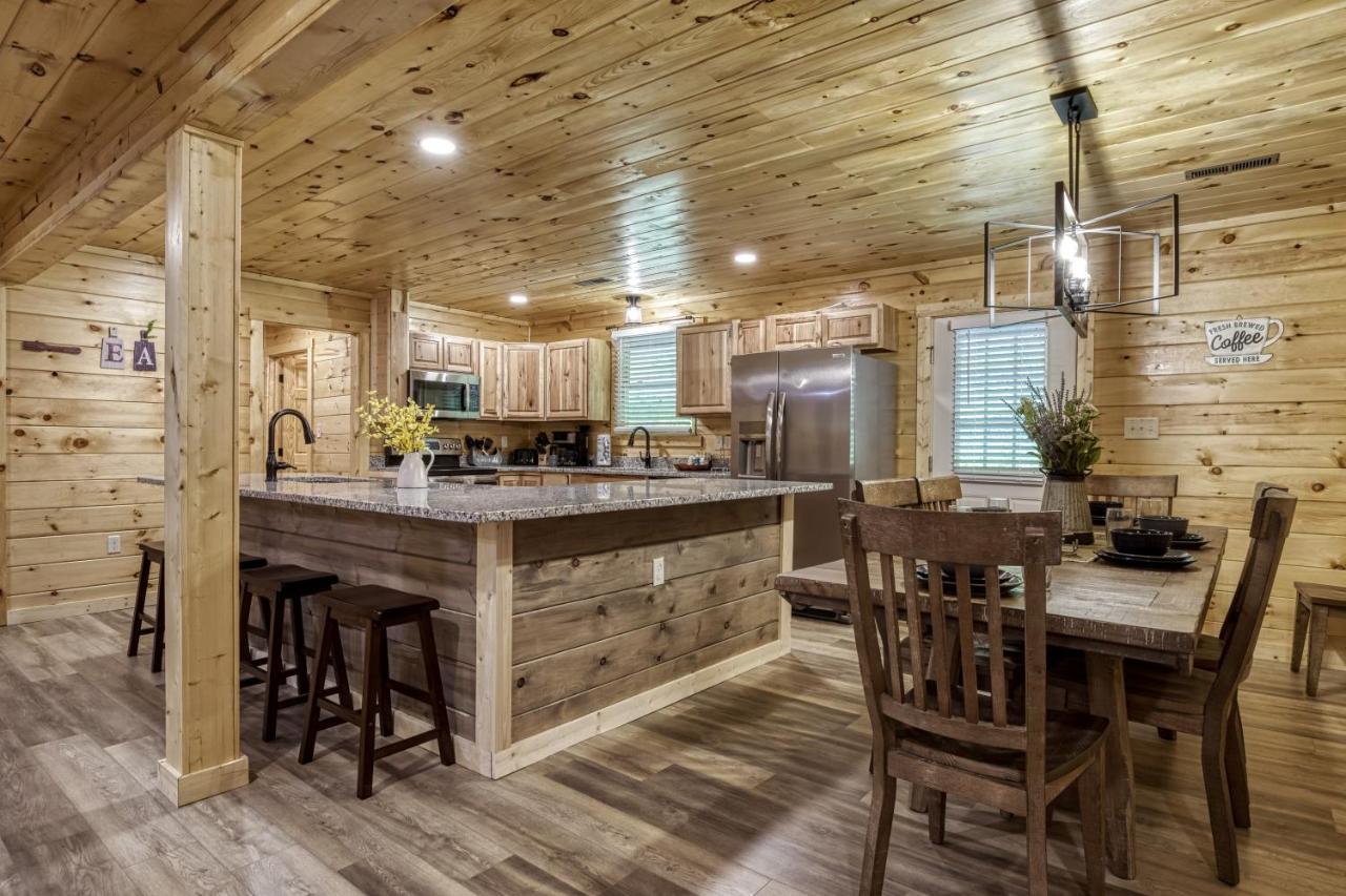 Hidden Creek, Pool Table, Hot Tub, 1089 Free Tickets Each Paid Day, Dollywood And More Gatlinburg Buitenkant foto