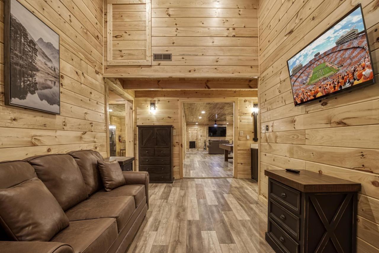 Hidden Creek, Pool Table, Hot Tub, 1089 Free Tickets Each Paid Day, Dollywood And More Gatlinburg Buitenkant foto
