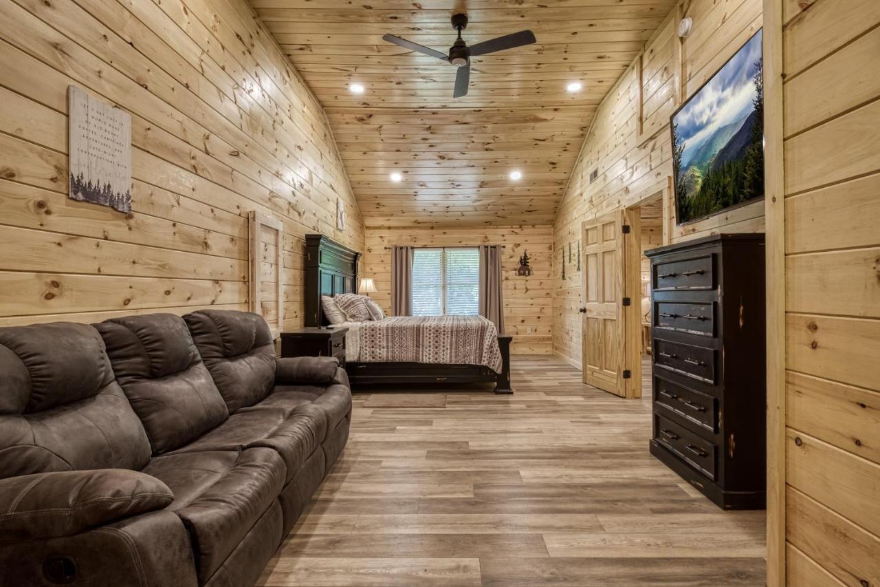 Hidden Creek, Pool Table, Hot Tub, 1089 Free Tickets Each Paid Day, Dollywood And More Gatlinburg Buitenkant foto