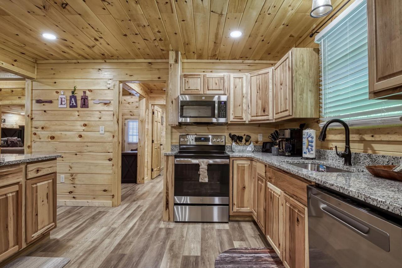Hidden Creek, Pool Table, Hot Tub, 1089 Free Tickets Each Paid Day, Dollywood And More Gatlinburg Buitenkant foto