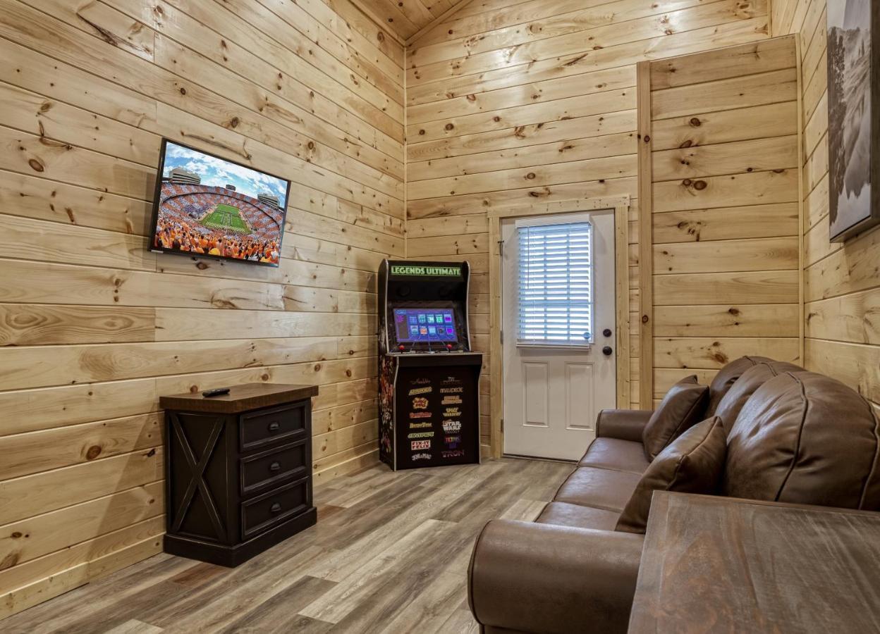 Hidden Creek, Pool Table, Hot Tub, 1089 Free Tickets Each Paid Day, Dollywood And More Gatlinburg Buitenkant foto
