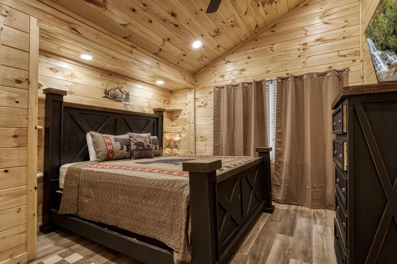 Hidden Creek, Pool Table, Hot Tub, 1089 Free Tickets Each Paid Day, Dollywood And More Gatlinburg Buitenkant foto
