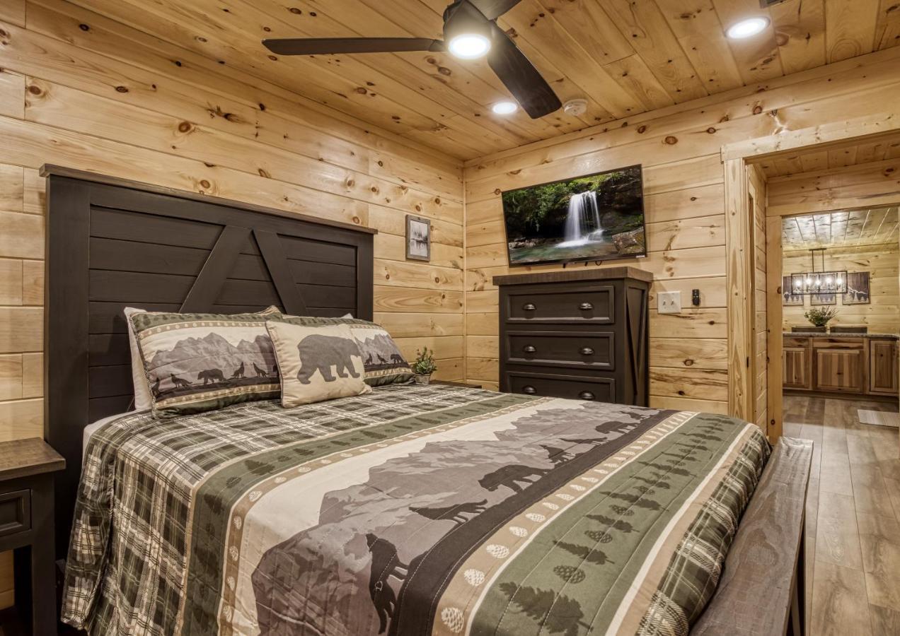 Hidden Creek, Pool Table, Hot Tub, 1089 Free Tickets Each Paid Day, Dollywood And More Gatlinburg Buitenkant foto
